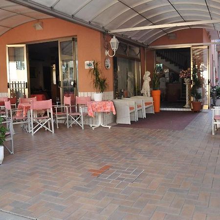 Hotel Peonia ริมินี ภายนอก รูปภาพ