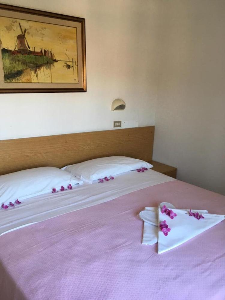 Hotel Peonia ริมินี ภายนอก รูปภาพ