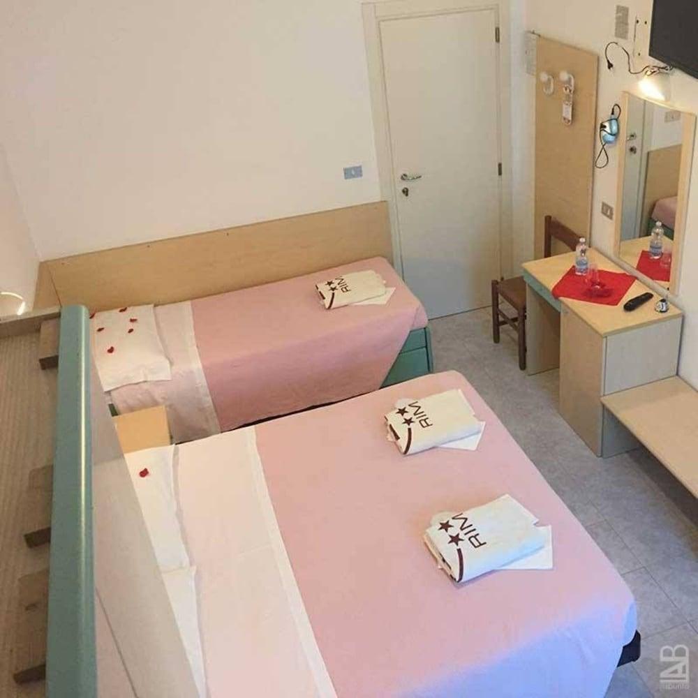 Hotel Peonia ริมินี ภายนอก รูปภาพ