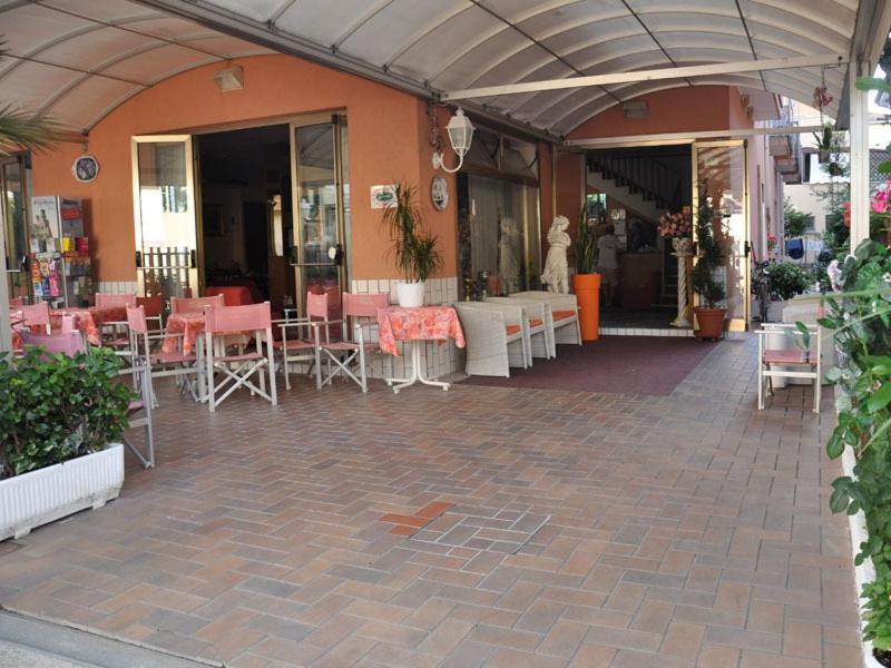 Hotel Peonia ริมินี ภายนอก รูปภาพ